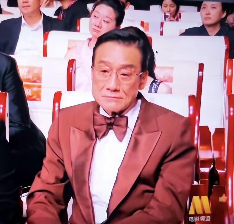 难怪梁家辉全程神色低落，看完百花奖投票结果，心里的遗憾一下子就懂了。今年68岁