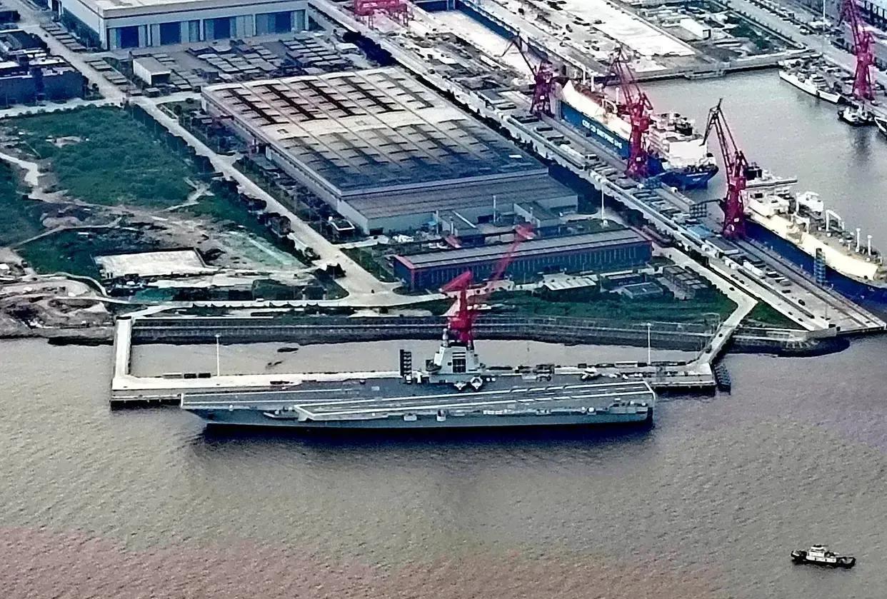 昨日，中国海军南海舰队又增加了4万吨级别的水面舰艇，舰队的排水量吨位又进一步增加