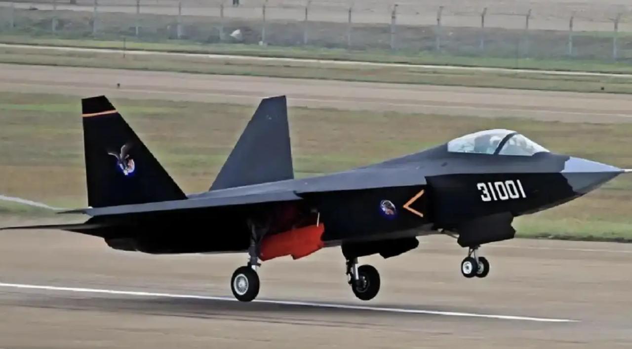 证实了？张艺谋的新作《惊蛰无声》，讲述的很可能就是沈飞FC-31泄密事件。当