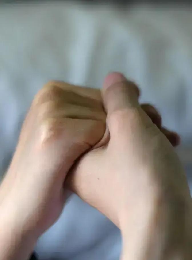 刷到一条帖子说男人想升级关系得先读懂女生的小动作。我看完直接笑了。帖子列