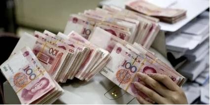 为什么要刺激穷人消费，而不是刺激富人消费？因为说白了，富人赚钱容易花钱难，而只有
