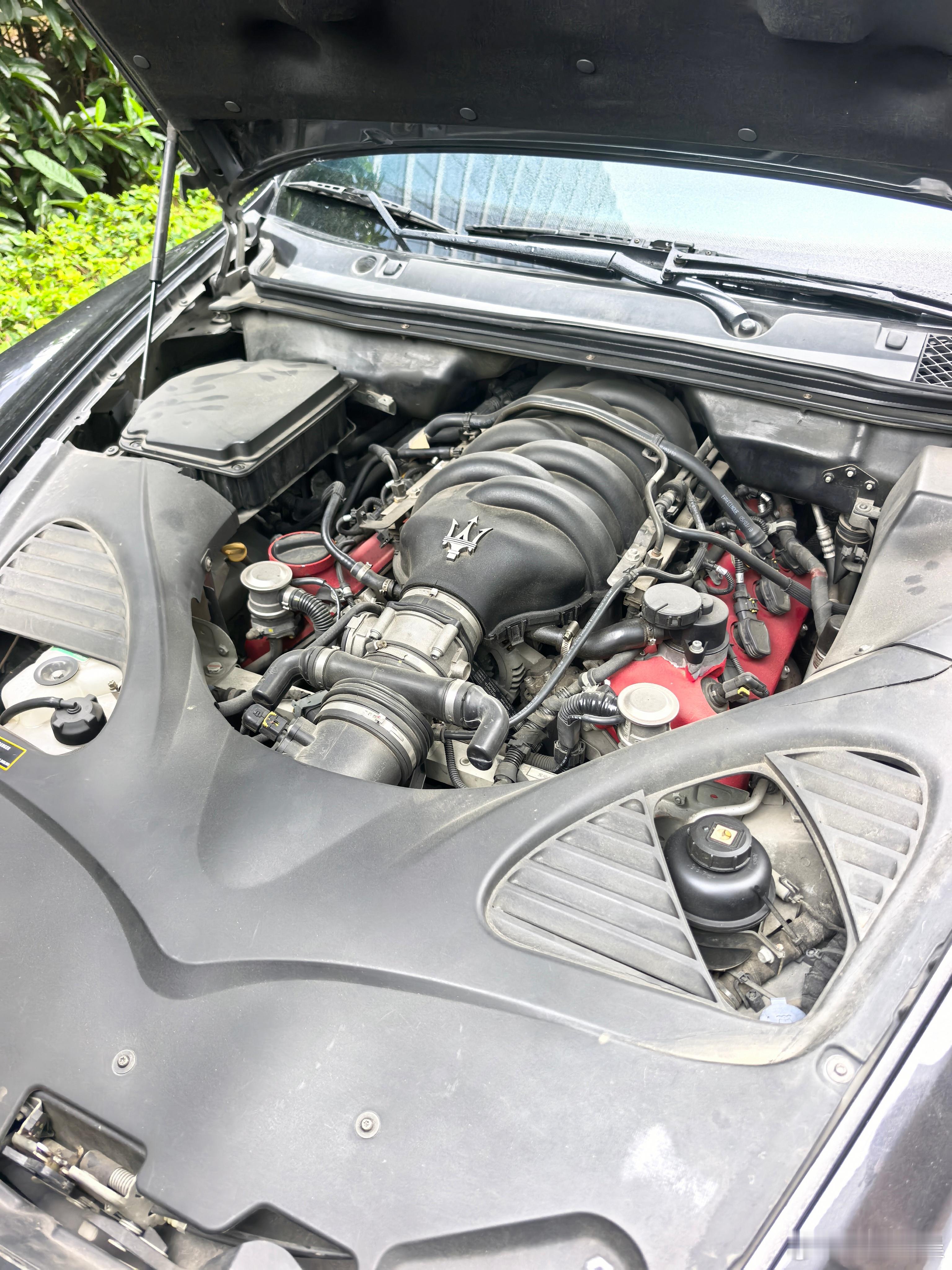 有人懂这车吗？全球唯一一台发动机在前轴后面的轿车车型前47后53轴荷比这是真总裁