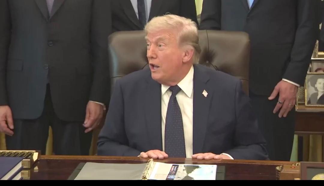 记者：您愿意等待伊朗方面多久的回应？特朗普：别催我。我们在越南待了18年。