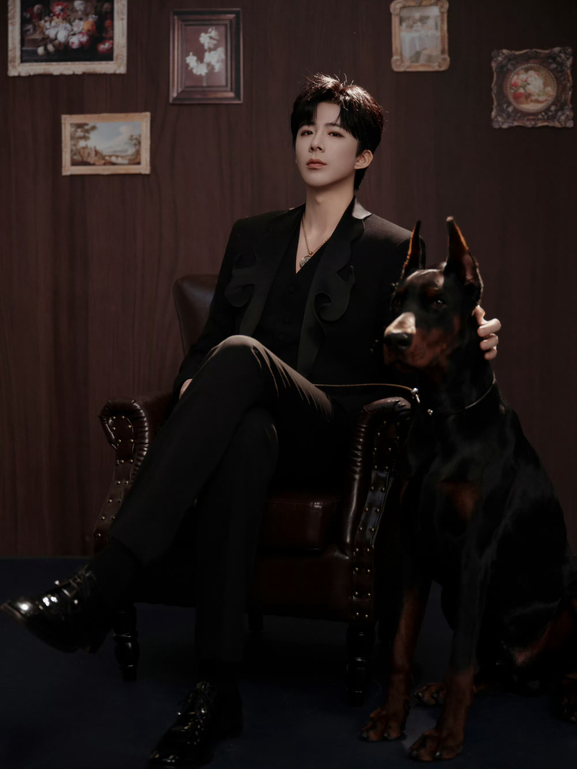 刘宇宁得亏是大长腿刘宇宁影视综音乐都开花刘宇宁这个2025主打一个全面开花！1