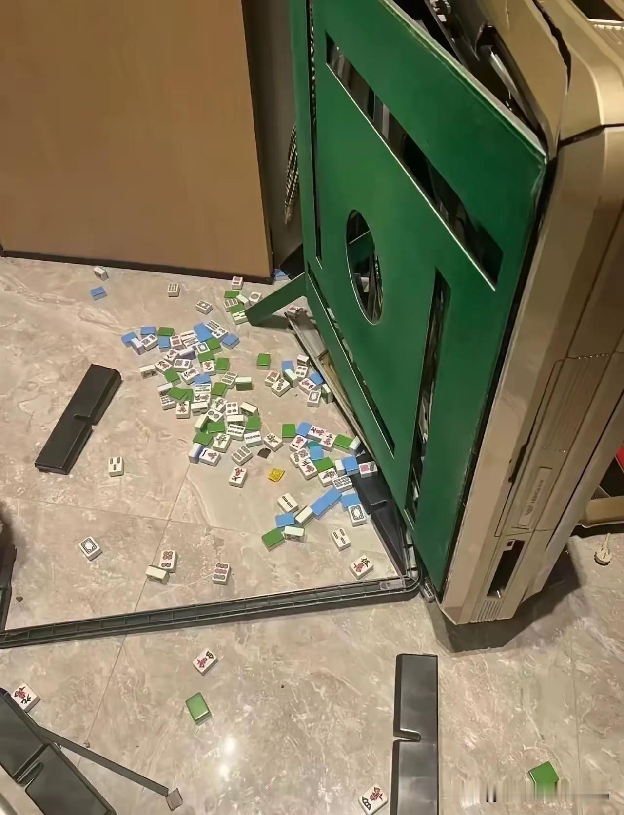 广州猎德村一女子因打麻将输掉135万，回来后被老公骂了几句就离家出走，整整半年