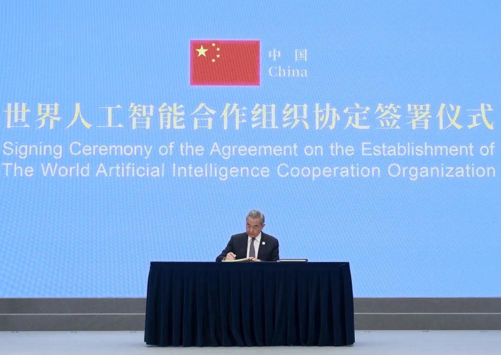 不服就干，拭目以待！7月17日，彭博社报道：“包括俄罗斯在内的29个国家已加入