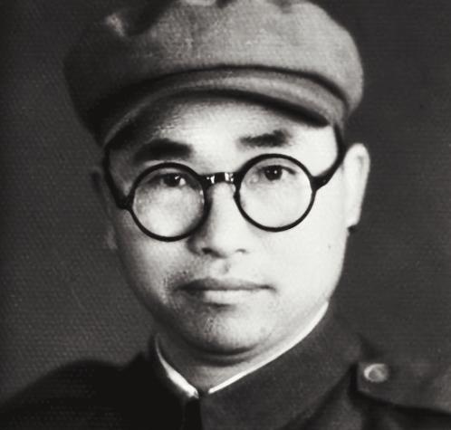 1942年，聂帅正开会，外面一阵枪响，他以为有敌袭立即冲出去。却发现一团长竟将自