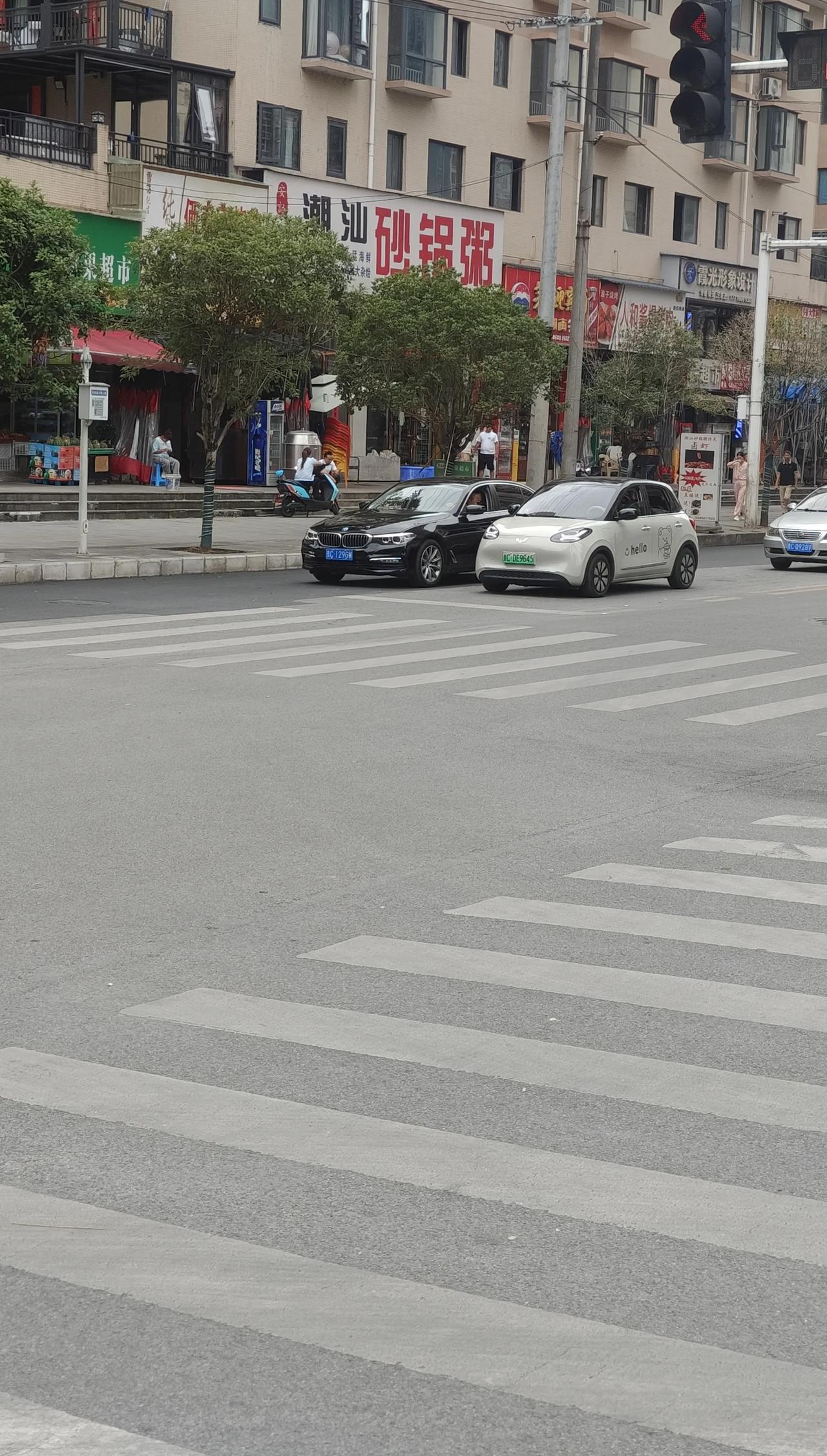 左边是生活，右边是牛马