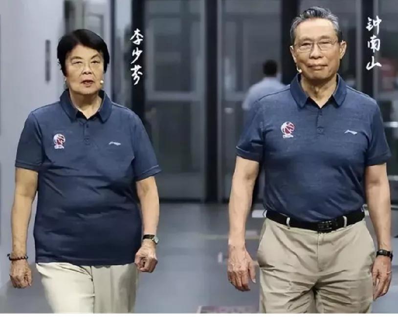 [钟南山一家都是体育天才。]刚才在热榜中看到一则消息，说钟南山的妻子李少芬入选