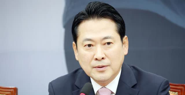 张东赫：“就算李在明把内裤都脱了出来，他们也只顾着拼命夸赞”国民力量党代
