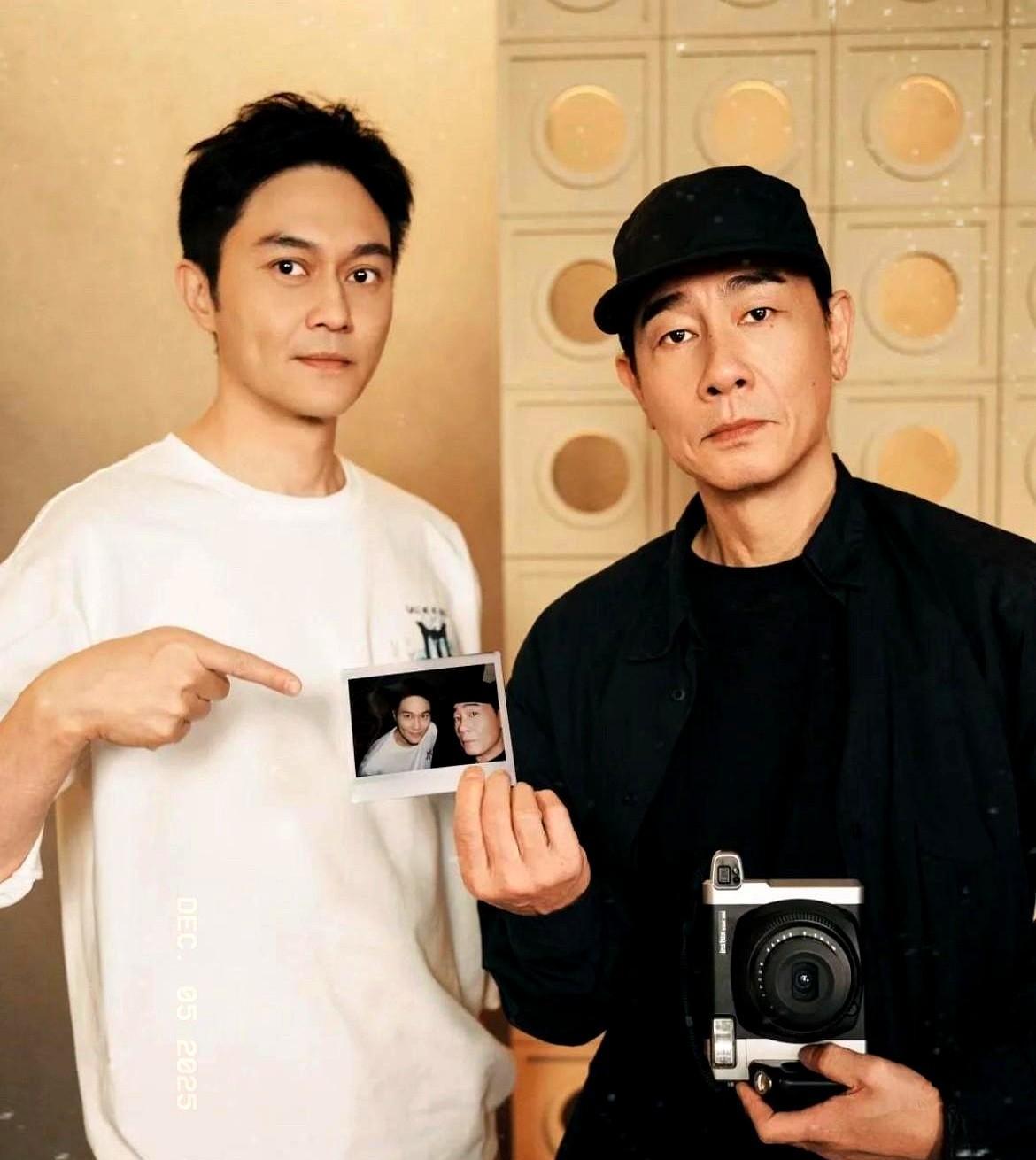 真是不敢信，陈小春和张智霖这两个人竟然能坐到一张桌子上吃饭，甚至还处成了“老铁”