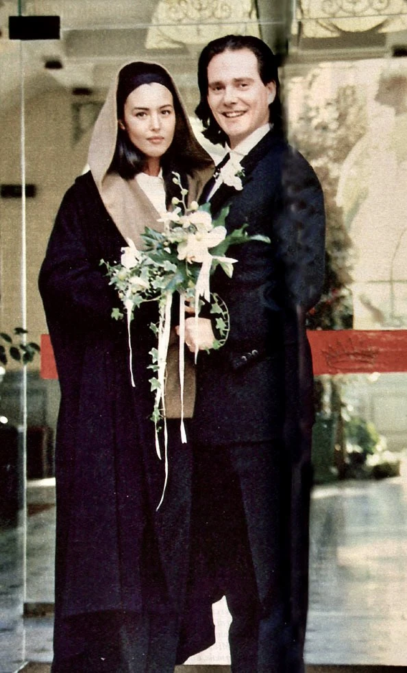 1990年，25岁莫妮卡贝鲁齐第一次婚礼！