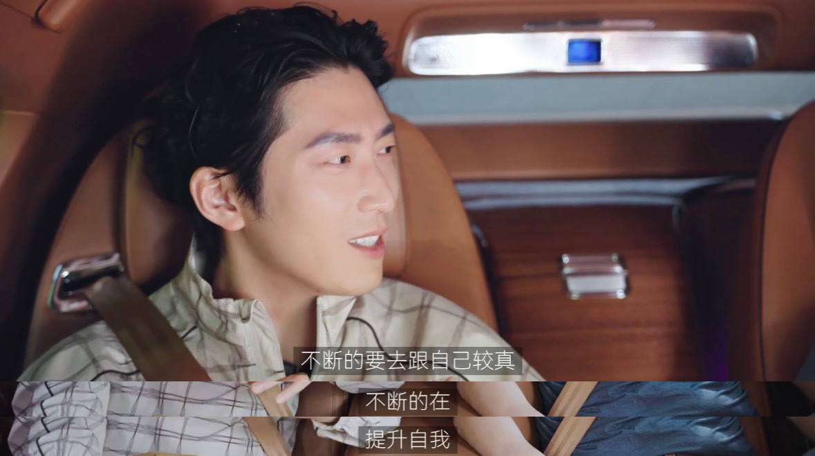 还没看窦骁最新Vlog的赶紧去补课，和好友的高尔夫局直接演变成老北京涮肉争夺战，