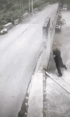 大哥紧急撤回了一个“死了么”订单。