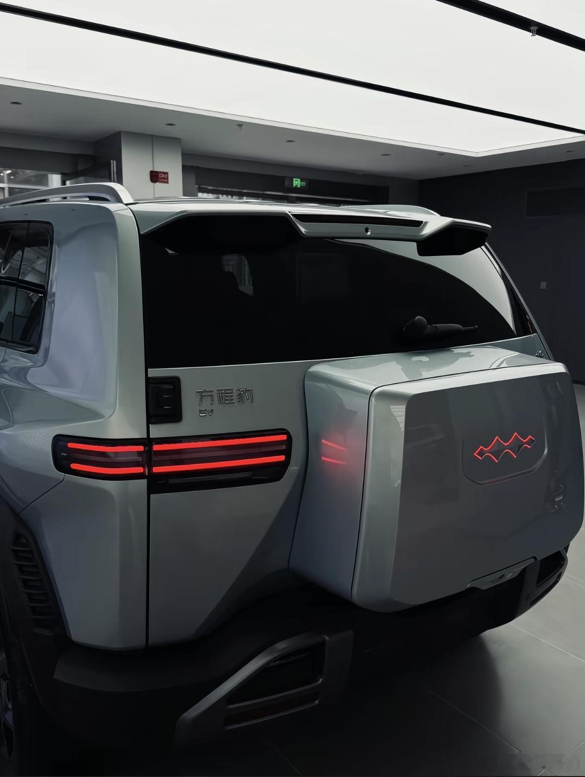 提车之后，有几个方面尤其让我感到惊喜。首先是天神之眼C系统——我跑过两次高速，一