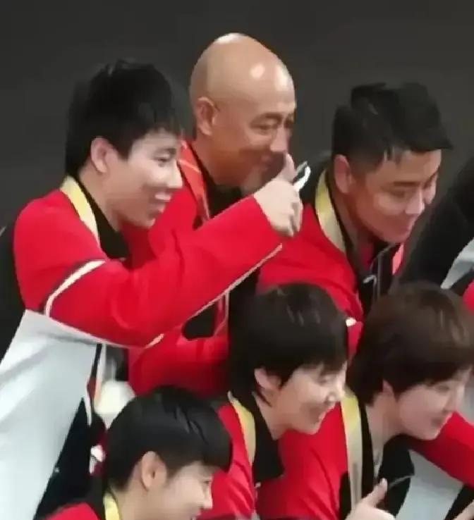 王曼昱外战几乎无敌，为什么教练组“不敢”派她去巴黎？不是实力问题。她世界第二