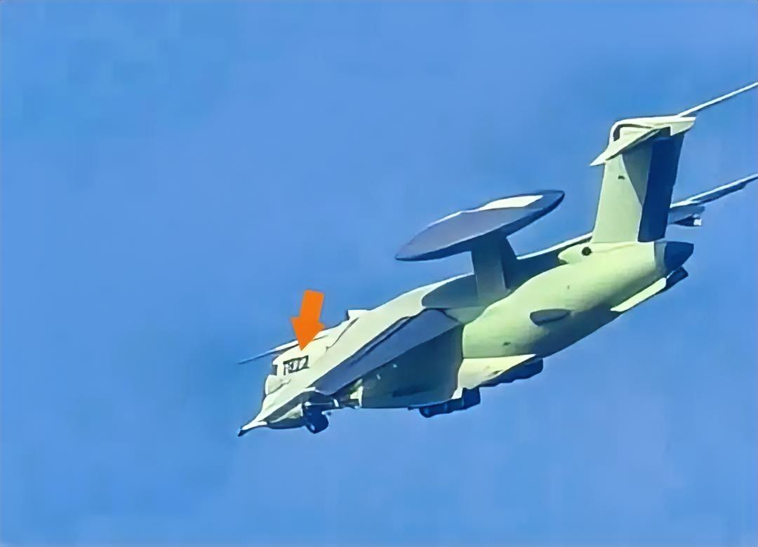 这是试飞中的空警-3000，看机头部位是有受油管的，空警-3000是中国新一代战