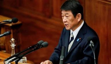 日本外相公开表态，在新的一年中要跟中国建立稳定的关系，而且甚至放在除开美日关系之