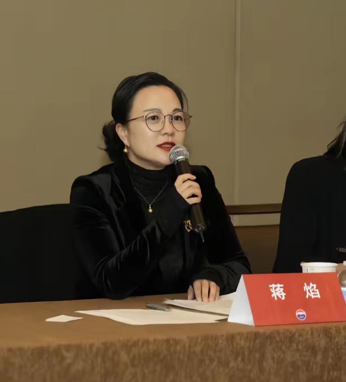 茅台美女董秘兼“大账房”被查，据说也是半个航母起步！这位身兼副总经理、财务总监、