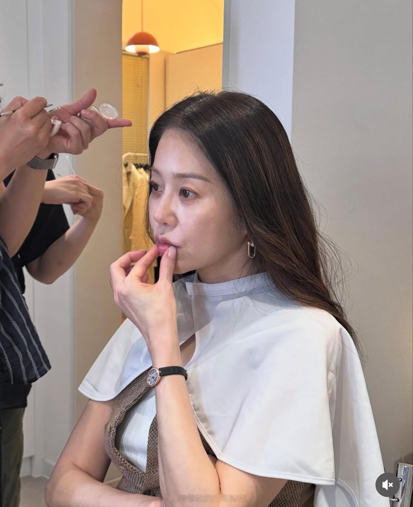 高贤贞高贤贞有钱有闲50多岁保养的女演员状态还是这么好​​​