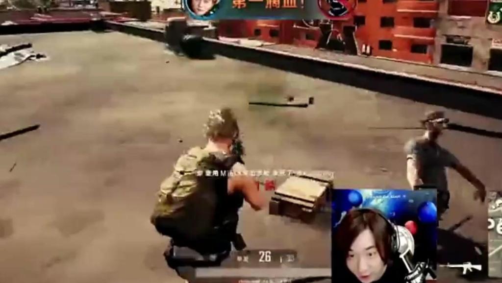 绝地求生张大仙玩吃鸡, 被敌人爆头秒杀, 气的砸