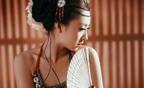 白居易一生养了33个家妓，68岁时，不幸感染风疾。他看着如花似玉的家妓说道：“我