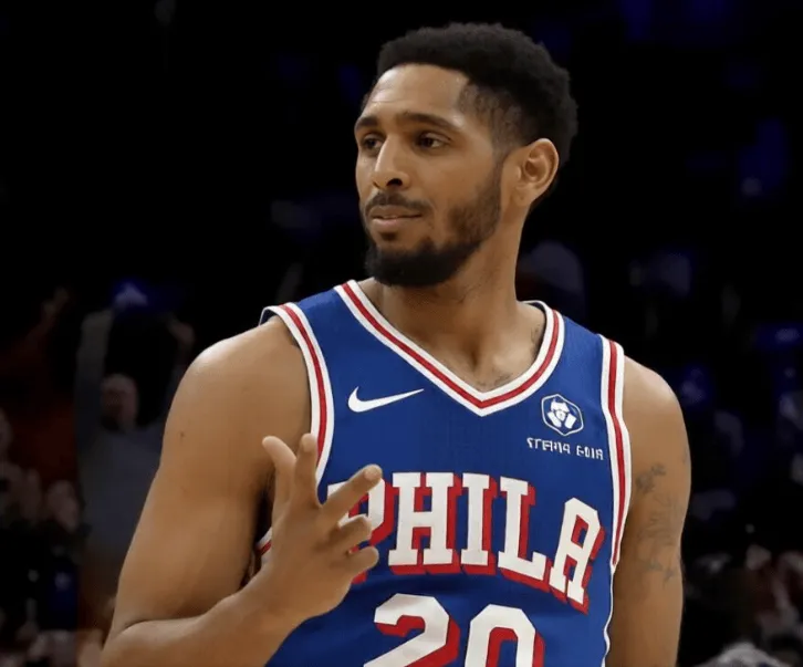 据76人记者TonyJones报道，76人已经裁掉后卫卡梅伦-佩恩。此举是