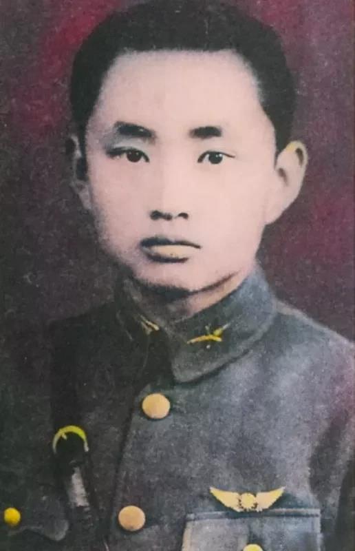 他是民国才女林徽因的三弟林恒。1940年底，悲壮战斗的中国空军到了山穷水尽的