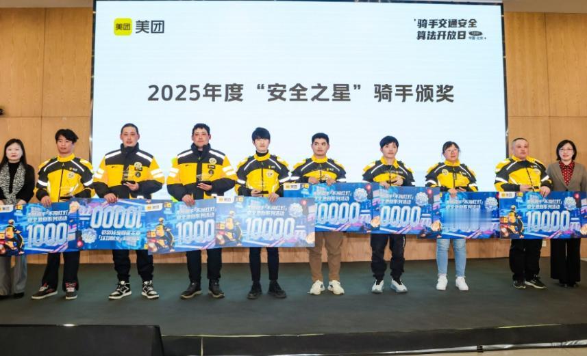 今天清晨，气温零下4°，天气已经很冷了。风裹着寒气刮过楼下的梧桐树，我刚下楼就