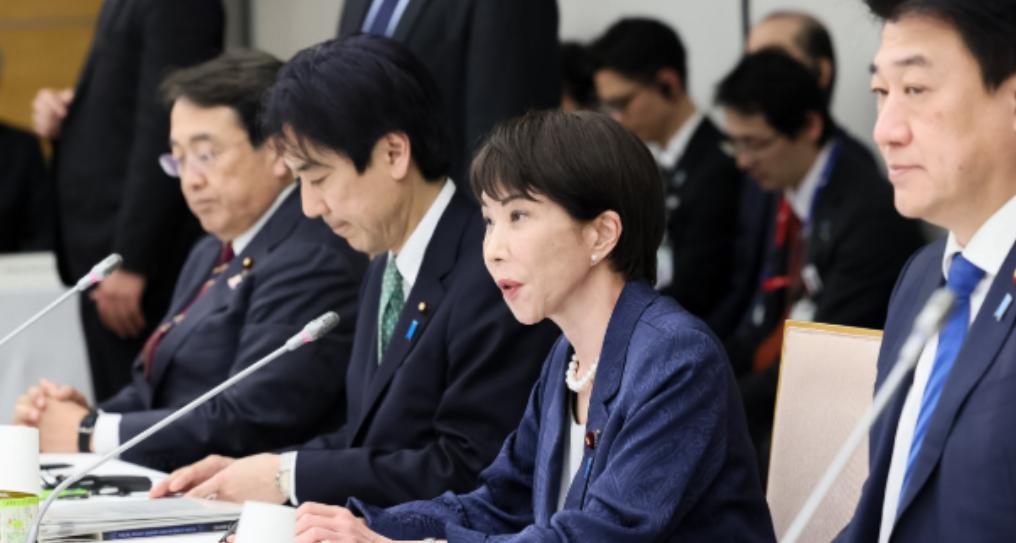 日本主动喊话中国中国海军一支编队以055型万吨驱逐舰“拉萨