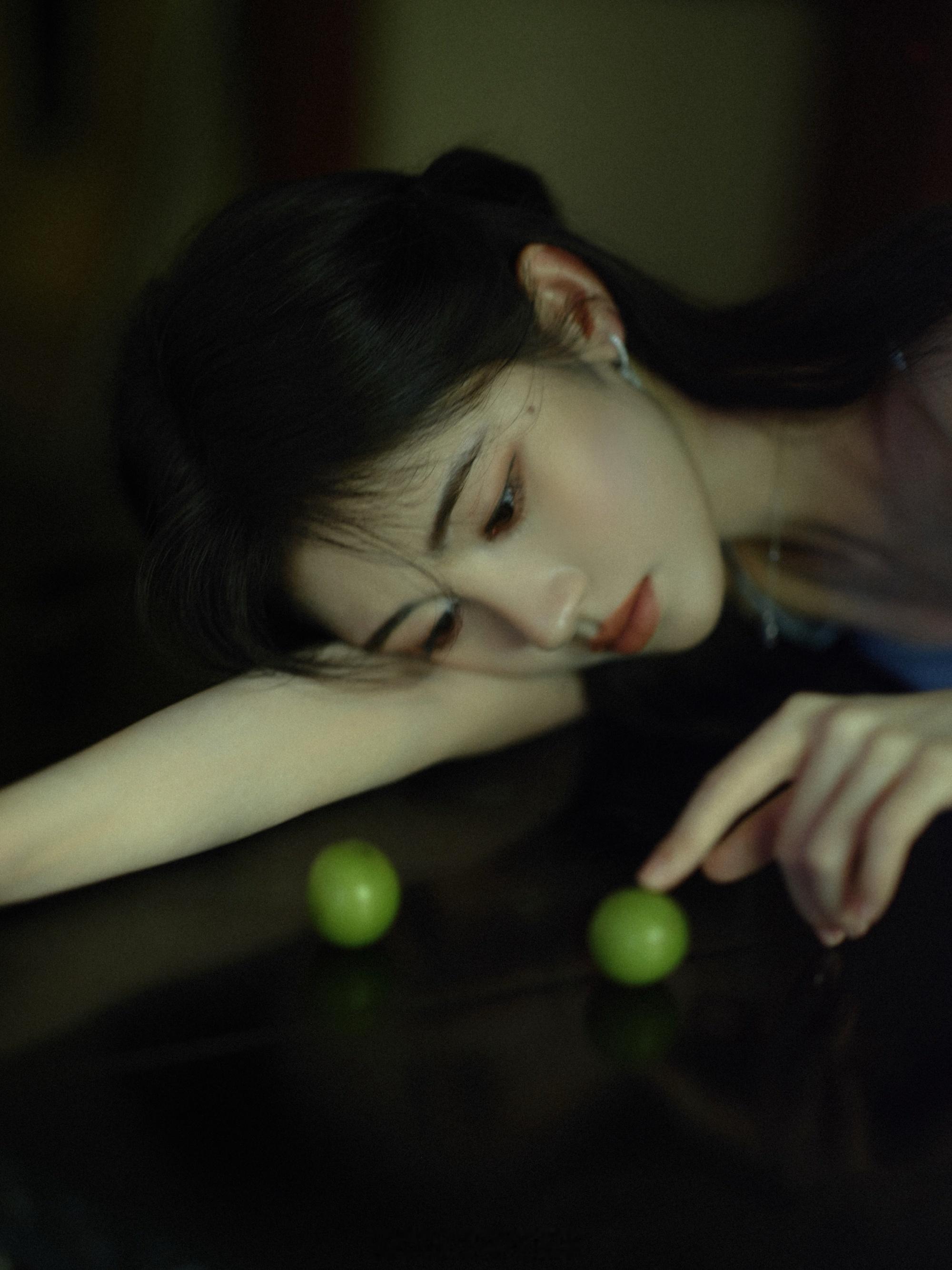 鞠婧祎淡蓝写色彩真大片​​​
