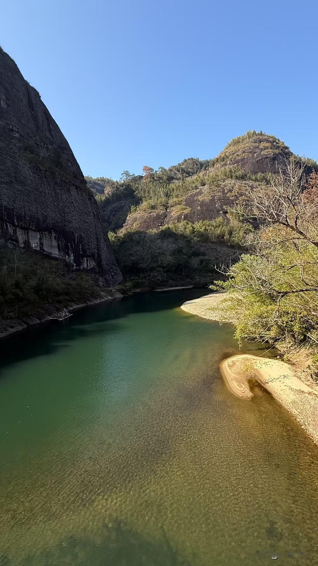 你作为单位的中层，有没有感觉越管越累？你每天忙得脚不沾地，部门里的活儿恨不得自