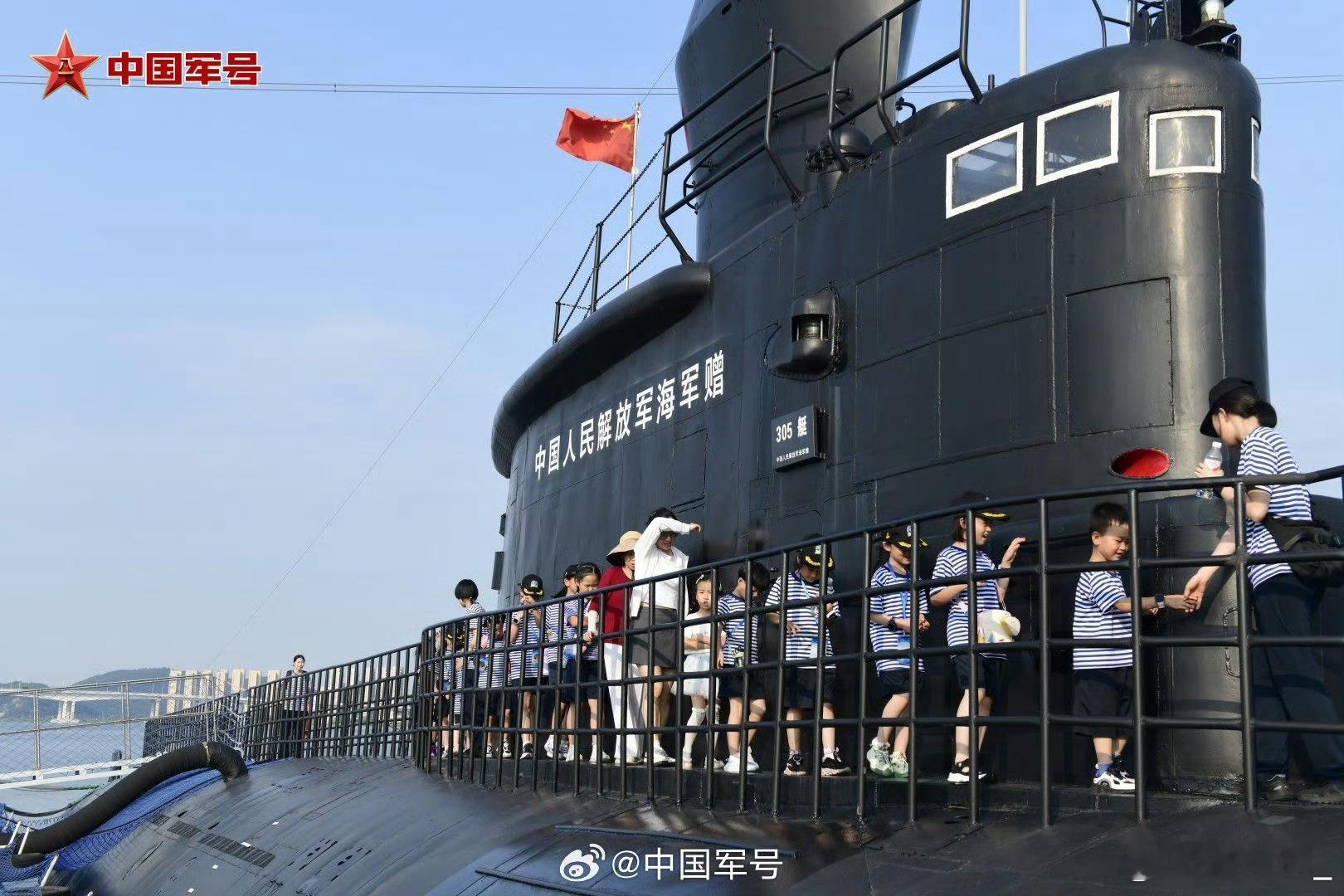 035G，原艇名长城189，舷号305，去宁波可上艇参观。​​​