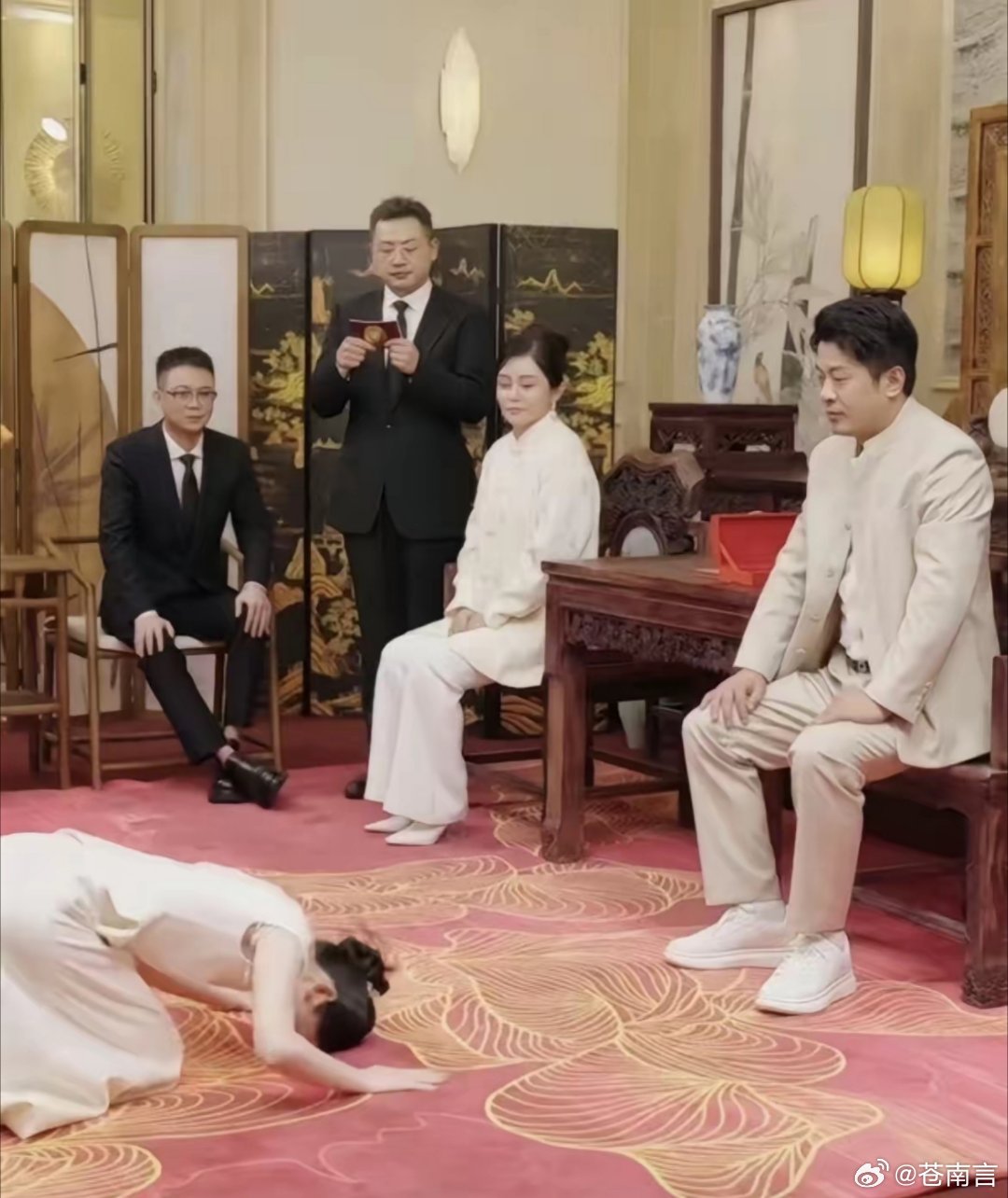 辛巴称肺功能相当于95岁老人水平辛巴这次收徒，说白了就是复出的信号弹。之前的五次