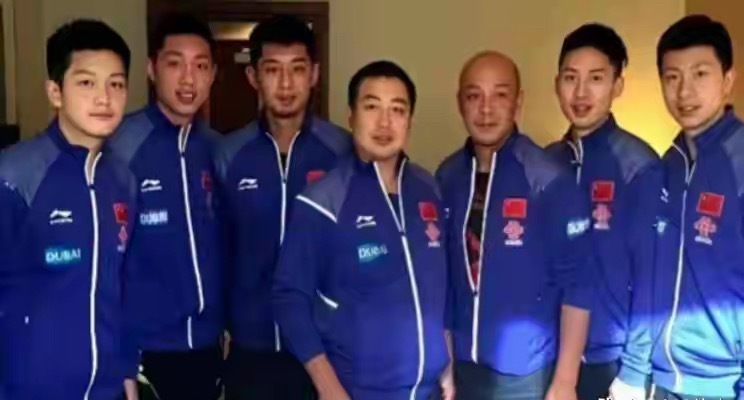 郝帅直言樊振东从出道就不太输球笑死我了！有网友看热闹不嫌事大的问郝帅:吴敬平和肖