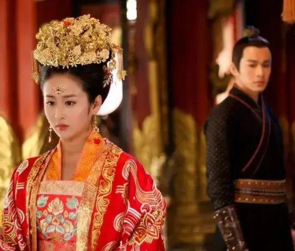 万历皇帝的女儿寿宁公主新婚燕尔之际，夫妻俩耐不住寂寞，在没有告知“管家婆”梁盈女