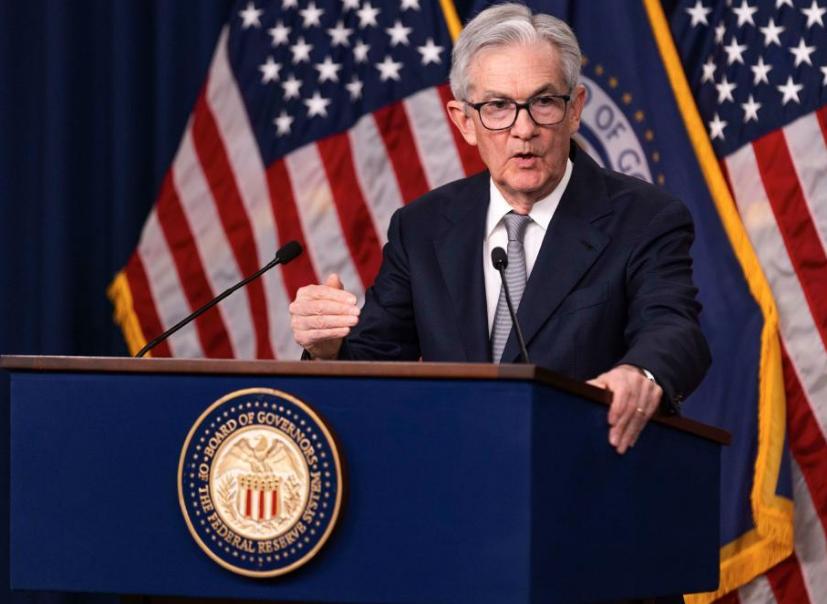 美联储主席发表重要讲话，宣告美国正式分裂，特朗普走向末路美联储主席鲍威尔当着