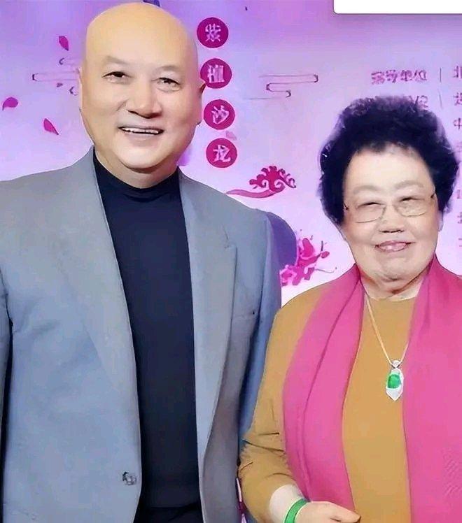 迟重瑞妻子陈丽华离世3天，网上就把她生前的花销扒了个底朝天。据说她生活极其奢华，