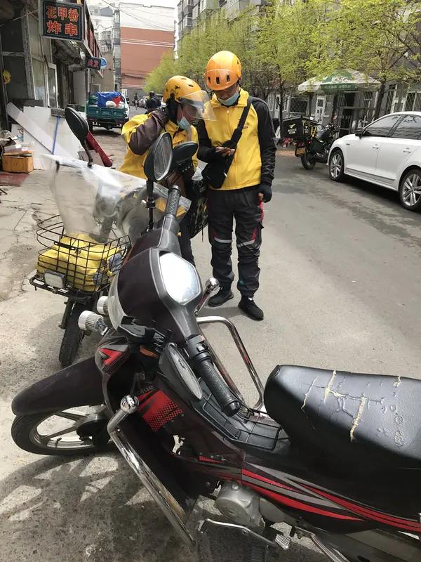 外卖员和保安起冲突，保安猝死家属索赔27万，这事儿可太有看头了。2024年10月