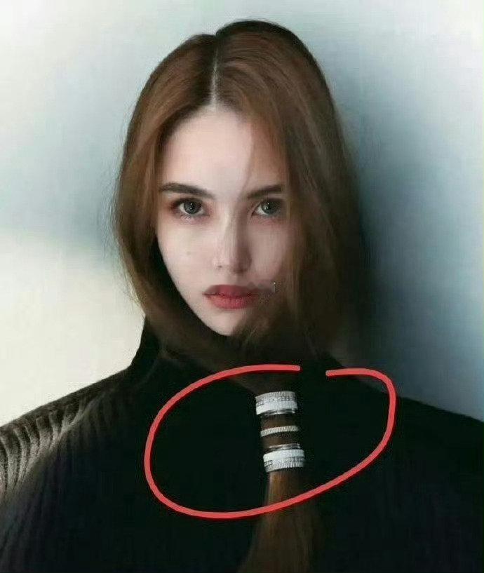 周杰伦老婆昆凌戴的发饰，打工人一年工资能买到吗？​​​