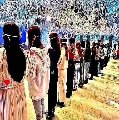 现在相亲会的一大乱象：女生依然热裹参加，但男生却没兴趣参加了。最近，成都和