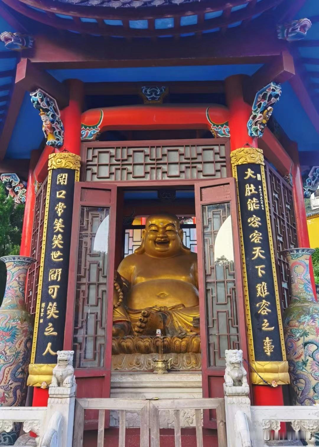 见弥勒有感：原来人生的答案，都在这一笑里每次路过寺庙，总会在弥勒佛前多停几