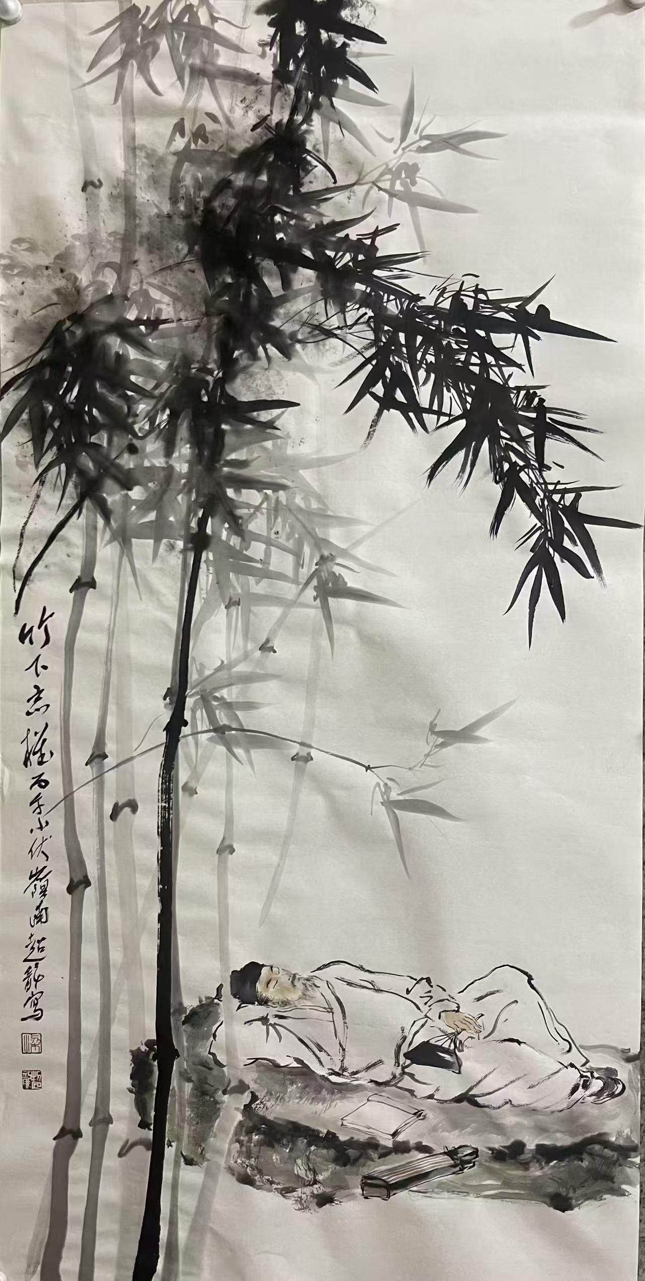 梁超龙在国画领域耕耘多年，作品特别接地气。他擅长小写意花鸟，构图巧妙独特。画面