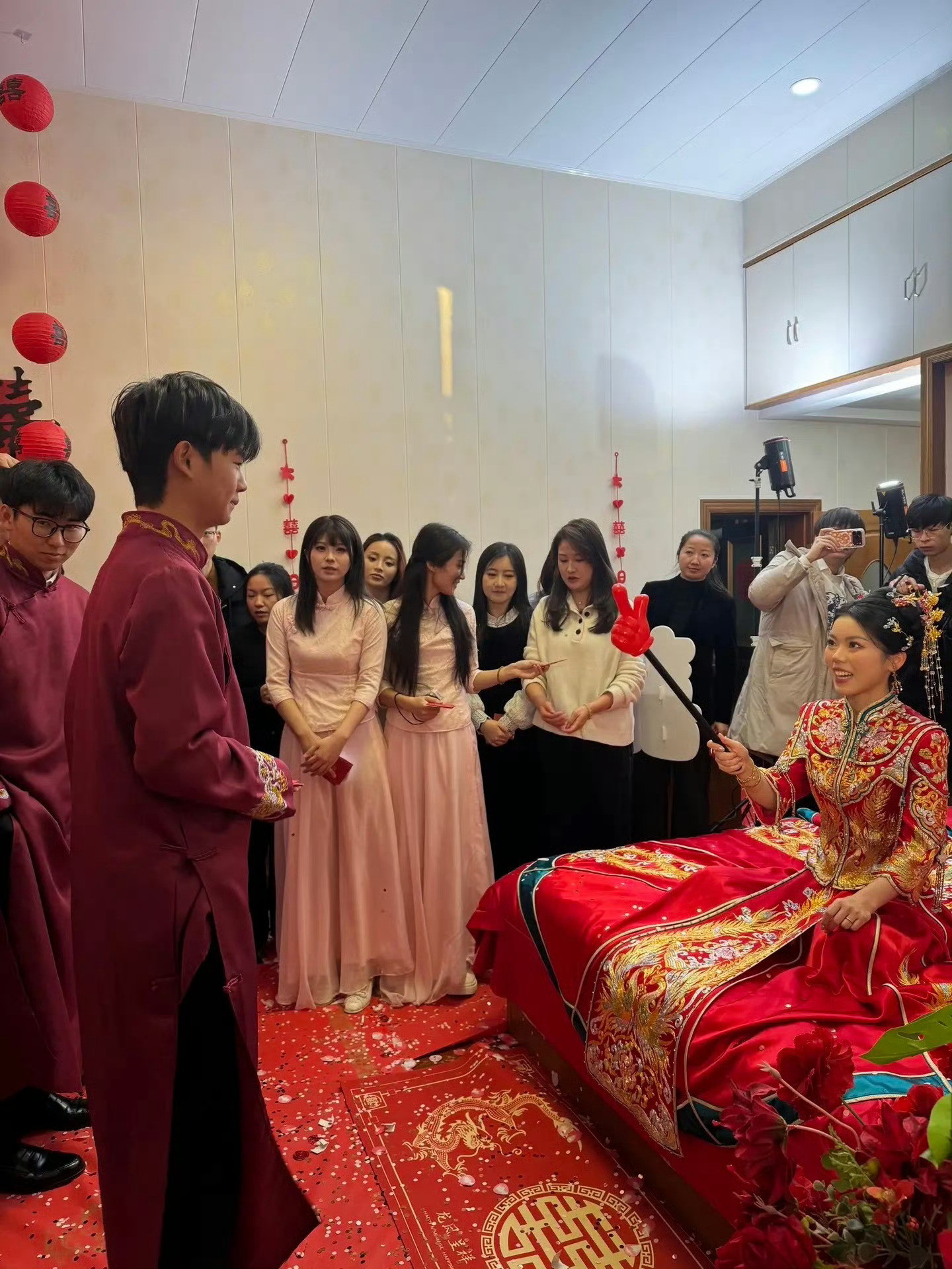 卢昱晓当伴娘了卢昱晓给闺蜜当伴娘宝宝