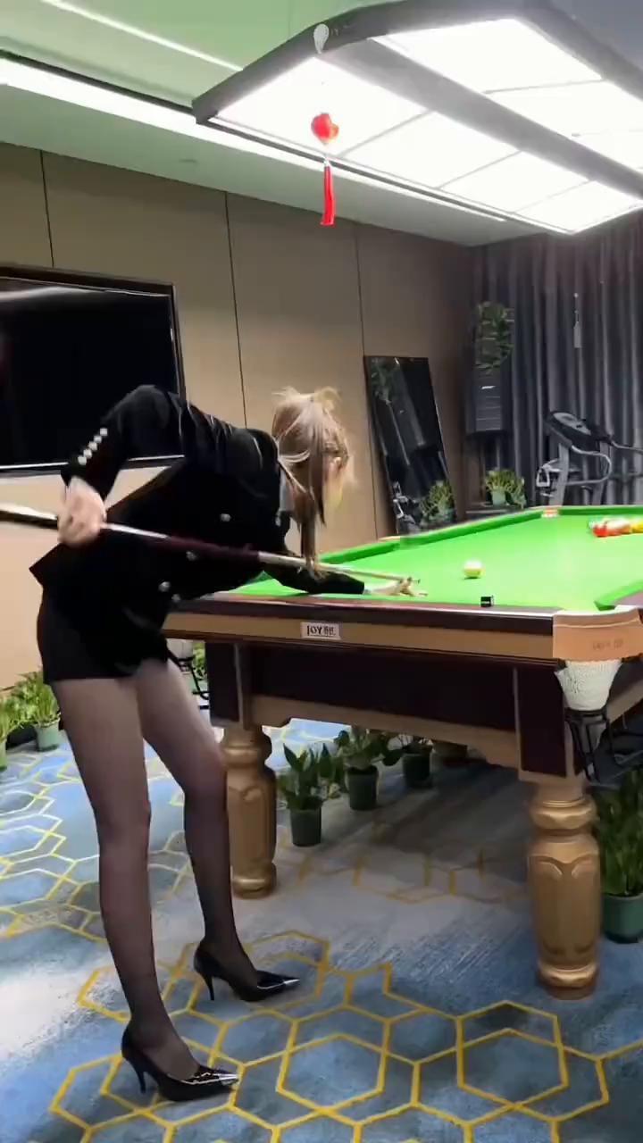 假装做梦了给老婆一拳，发生了什么事？人呢？防不胜防。