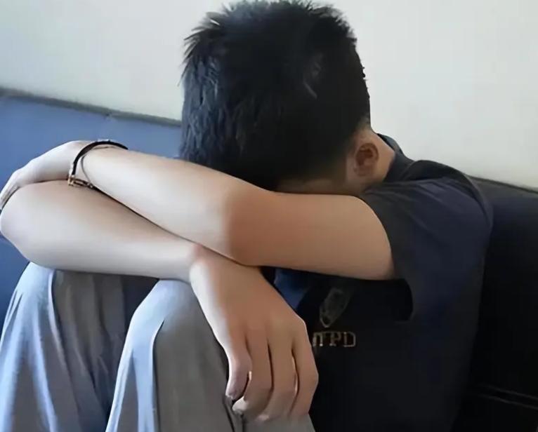 “让我睡一次，不然死在你家！事件主角名叫王洪民，案发时年仅17岁。小小年纪早