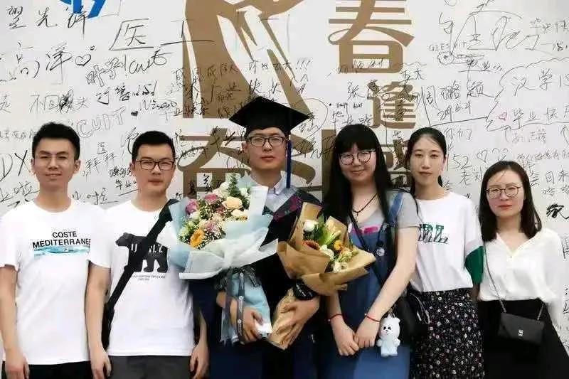 炸锅！26岁浙大博导引全网怒怼：真当我们没上过学？看完履历闭嘴了“26岁当