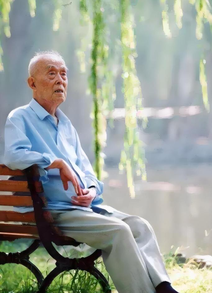北大教授季羡林提醒我们：人老后，最大的悲哀不是没钱，也不是没有儿女赡养，而是始终