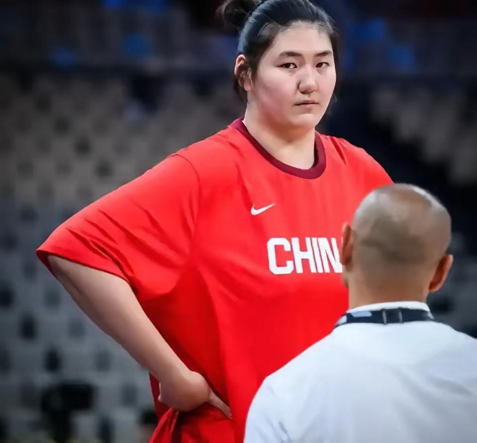 又一名知名球员国内无球可打了，她和李梦不一样，李梦是自己的问题，不刻苦训练，不能