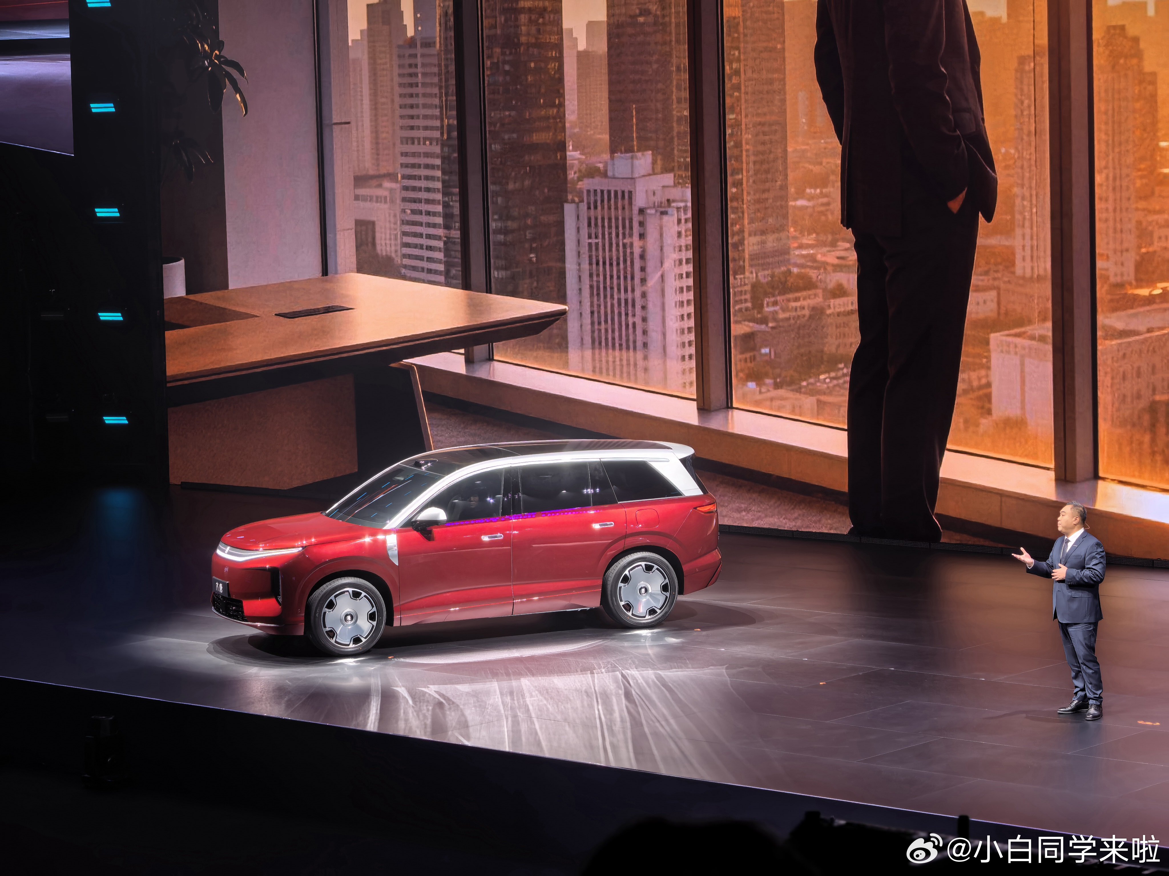 比亚迪王朝网的旗舰SUV，大唐纯电续航950km，是大型SUV里纯电续